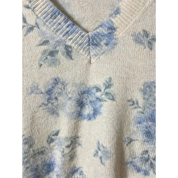 Sincerely Jules Blue Floral Crop Sweater V Neck Knit Top Medium Cottagecore Boho - Picture 4 of 8